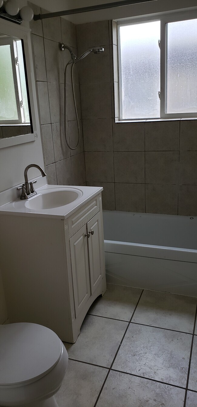 Bathroom - 378 N 3rd Ave