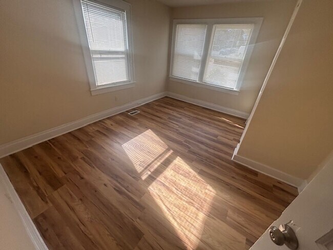 Foto del edificio - Knoxville 37920 - 3 bedroom 2 bath - call Howard Grower 865-705-0969