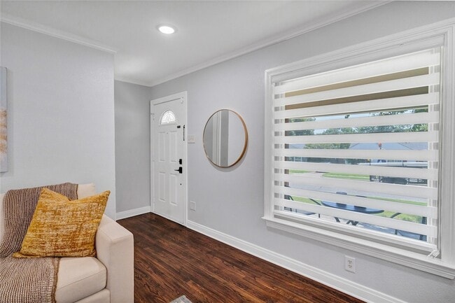 Building Photo - 3816 Collinwood Ave