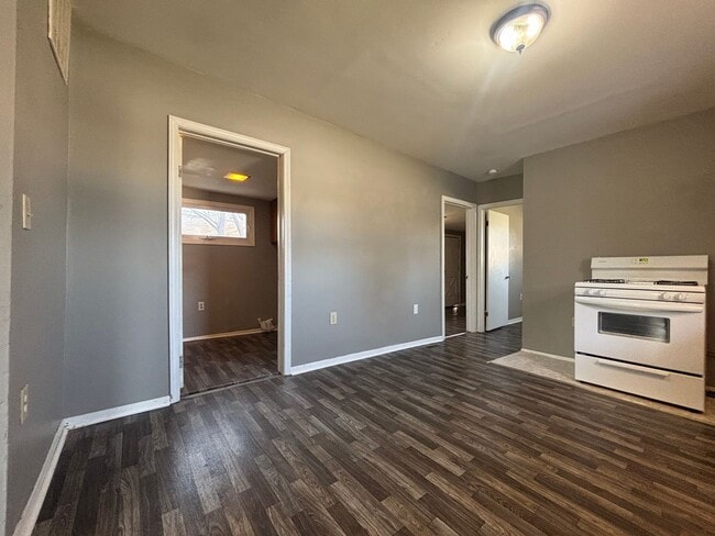 Building Photo - Adorable 2 bedroom 1 bath House