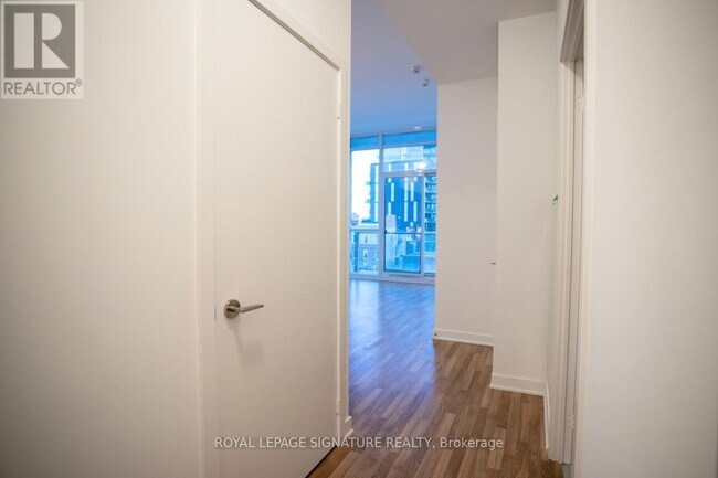 Photo du bâtiment - 120 Parliament St