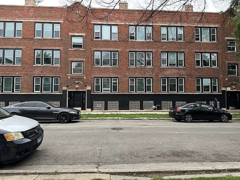 Foto principal - 2109 N Hamlin Ave