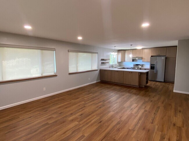 Building Photo - Remodeled Residence with In-Town Location