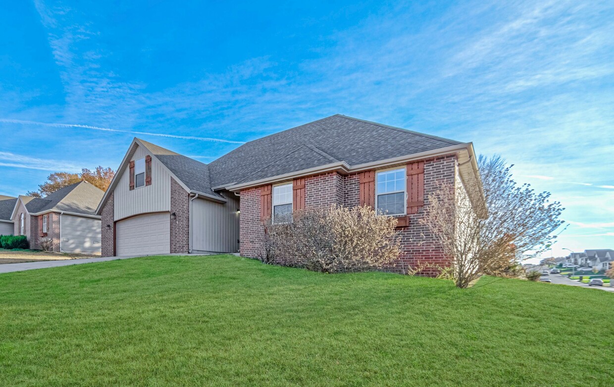 Primary Photo - 120 N Peach Brook