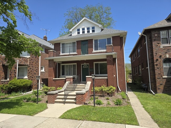 Building Photo - 1096 Beaconsfield Ave