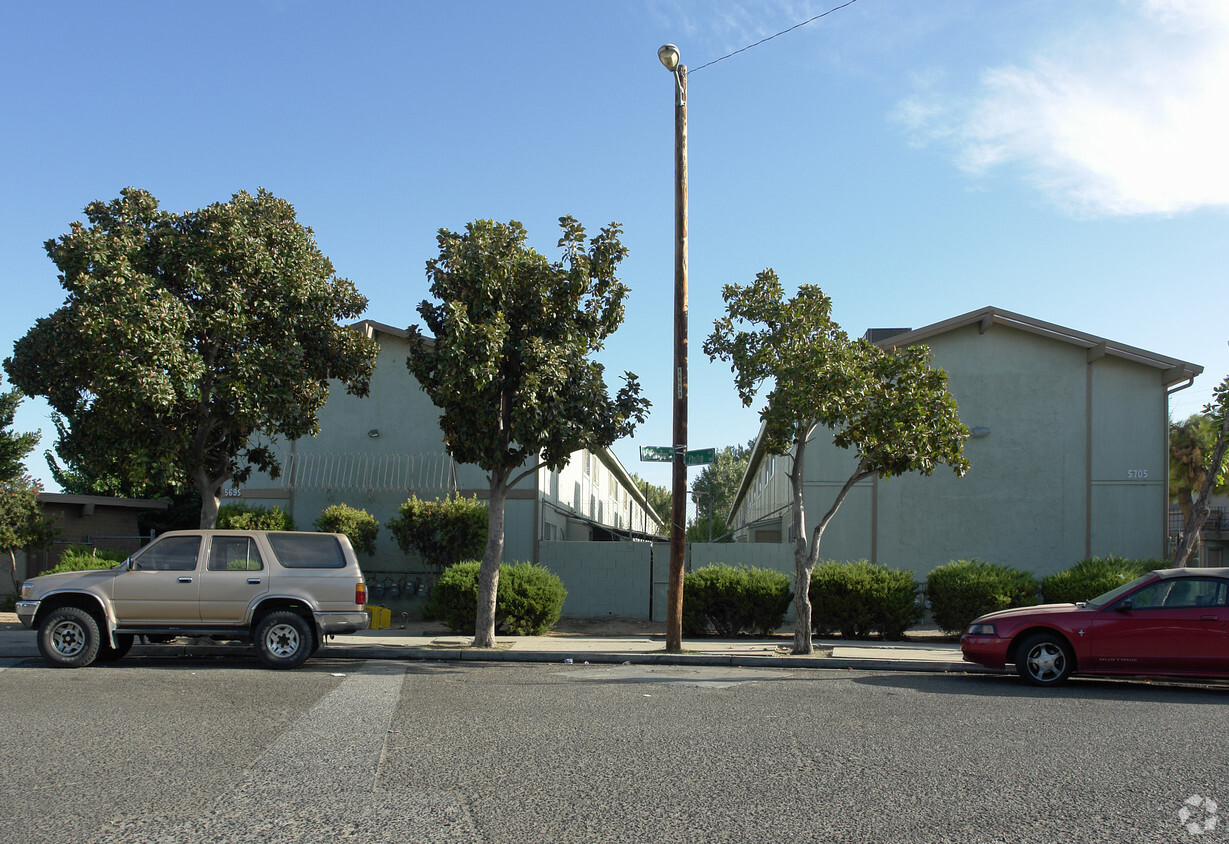 Foto principal - 5695-5705 E Huntington Blvd