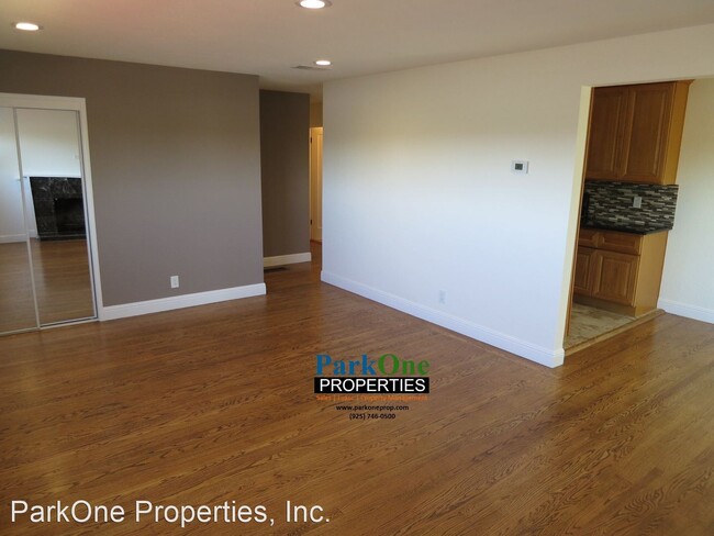 Building Photo - 3 br, 2 bath House - 2180 Pyramid Dr
