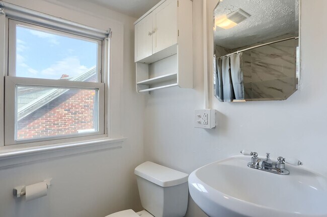 Foto del edificio - 3409 Portola Ave