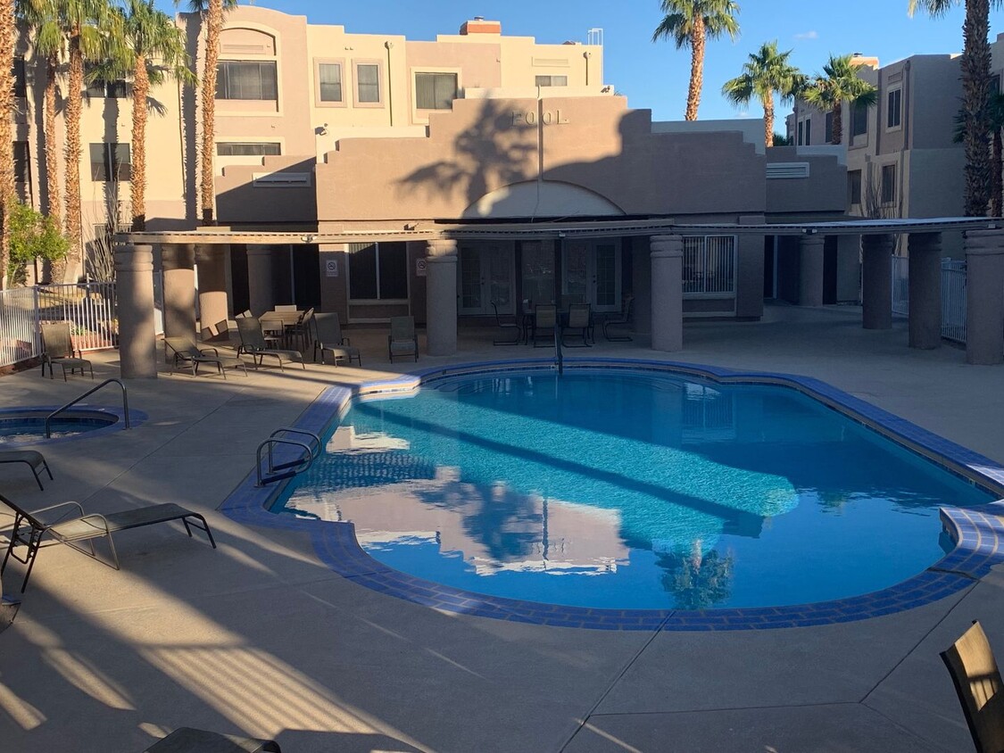 Primary Photo - 2 bedroom condo in Laughlin!