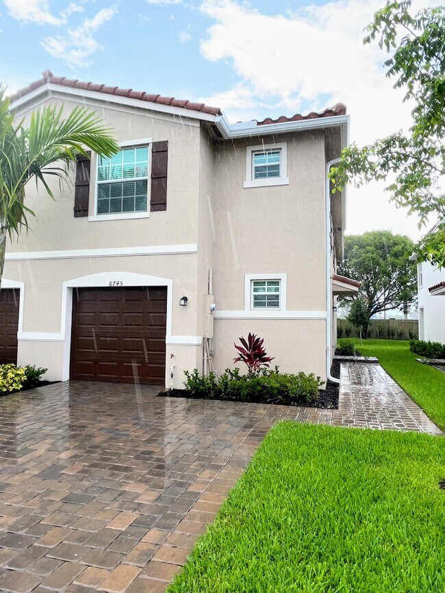 Foto del edificio - 6745 Broadwater Ln