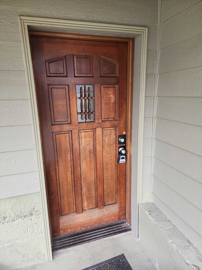 Building Photo - 304 NE 50th St