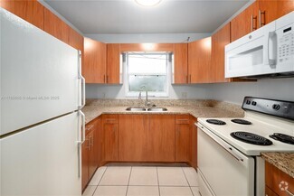Building Photo - 2679 Lake Haven Rd