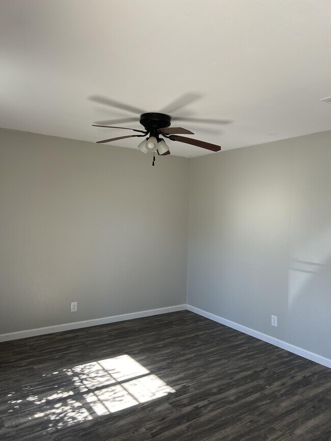 Building Photo - 207 Belview Rd