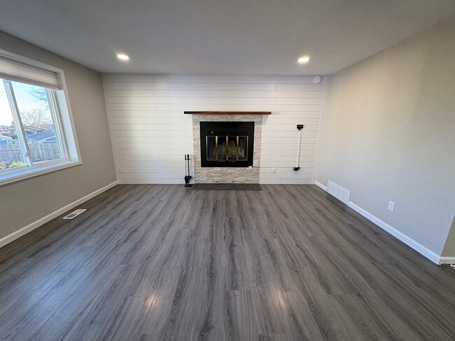 Building Photo - 2435 Piros Dr