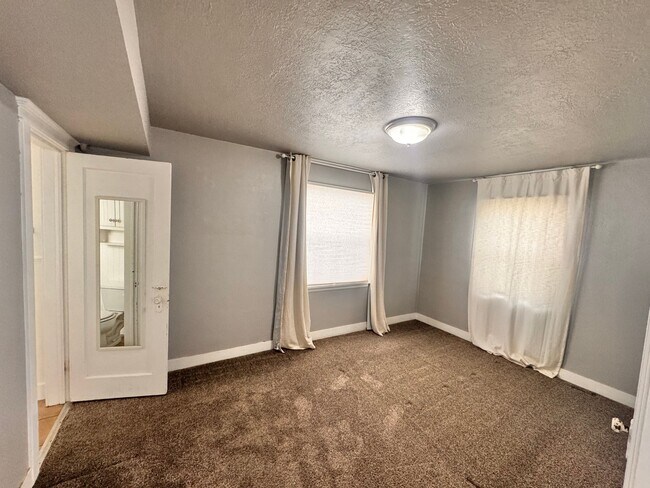Building Photo - 46 W 300 S