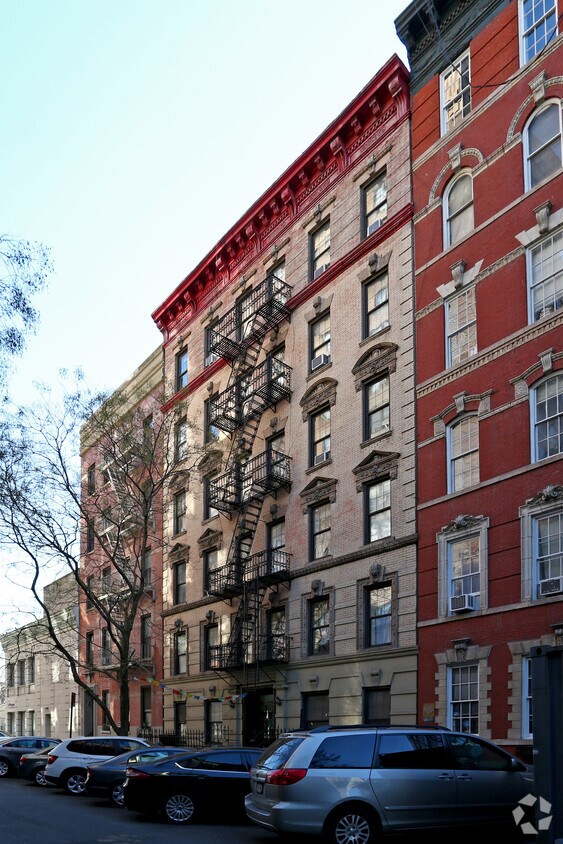 Building Photo - 244-246 E 21st St