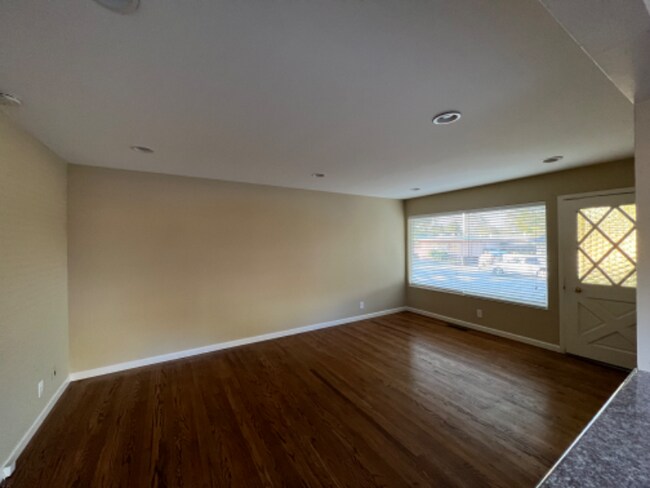 Foto del edificio - 1436 Sierra St