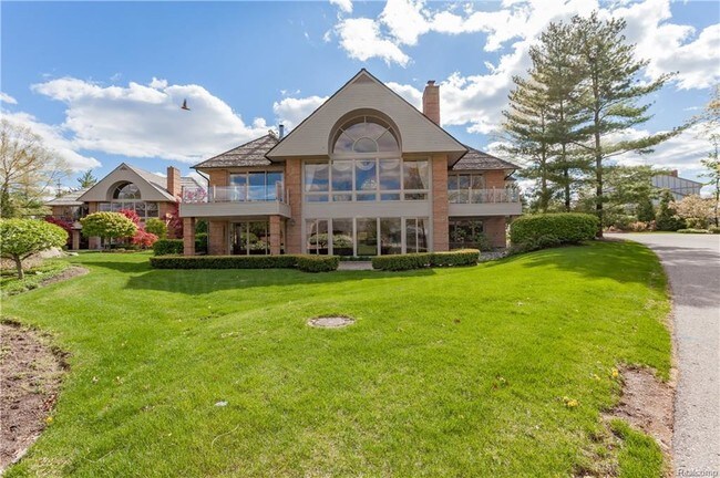 Building Photo - 3349 S Shore Cir