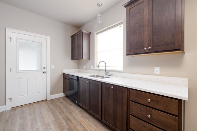 Building Photo - Newer 2 bedroom condo for rent!