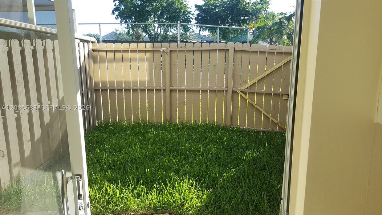 Foto del edificio - 1421 NW 123rd Terrace