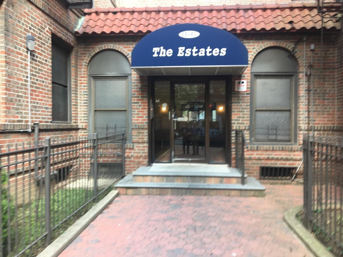 Foto principal - 35-63 90th St