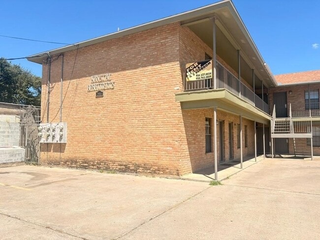 Building Photo - 2918 Thurman St