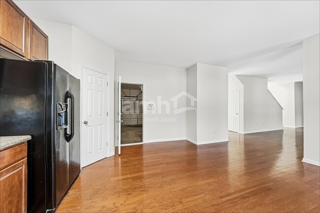 Foto del edificio - 1010 Golden Crest Dr