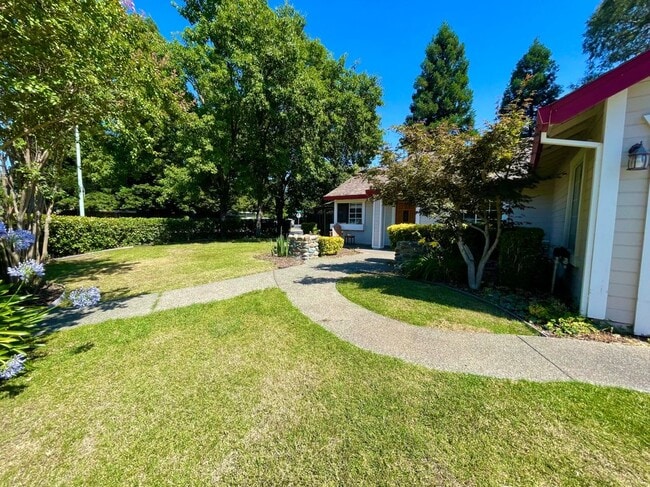 Building Photo - 100 Bittercreek Dr