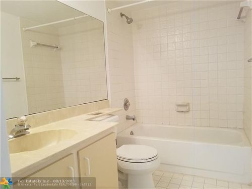 Foto del edificio - 9757 W Sample Rd