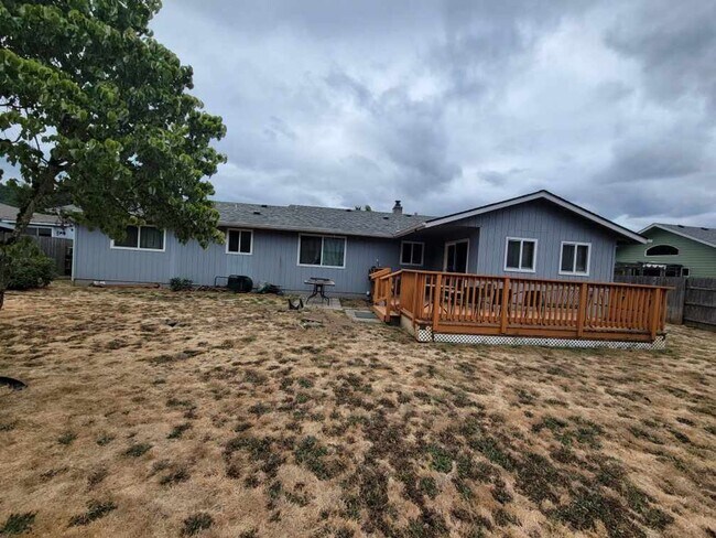 Building Photo - 3-bedroom 2 bath House