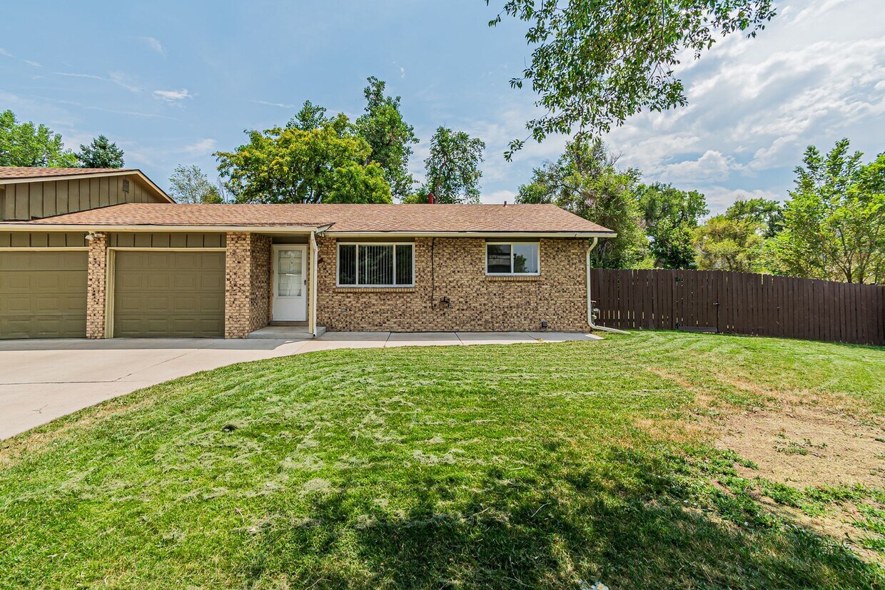 Foto principal - Spacious 3BD, 2BA Lakewood Half-Duplex wit...