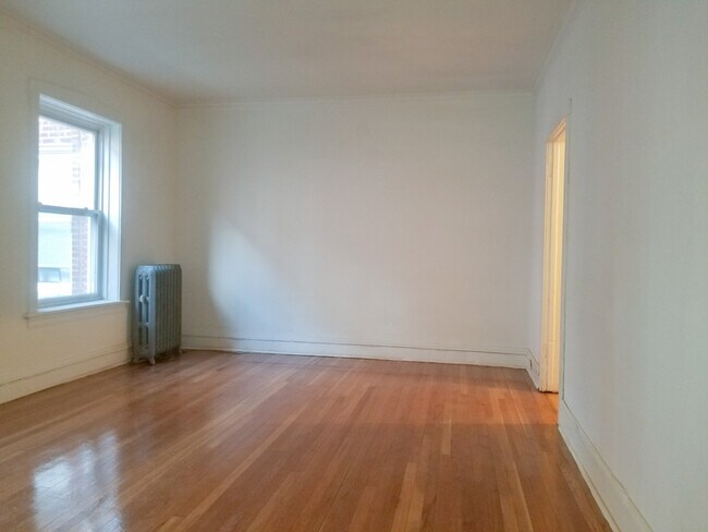 Building Photo - 2142 W Berteau Ave