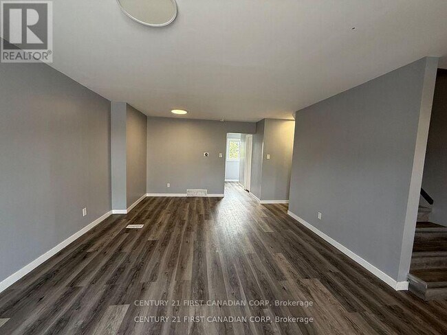 Photo du bâtiment - 24- UPPER - 577 THIRD STREET