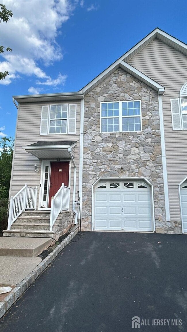 Building Photo - 32 Edith Dr