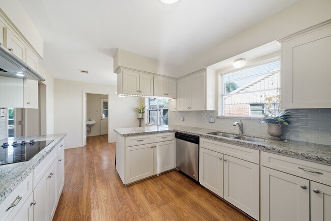 Building Photo - 2015 Greengrass Ct