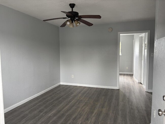 Building Photo - Controlled access community - Parking On Site - Laundry On Site $500 Moves You In - Up to One Mon...