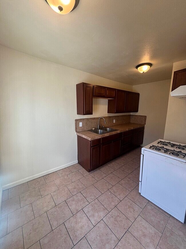 Foto del edificio - 1024 1/2 W 65th St