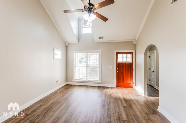 Building Photo - 196 Rossburg Dr