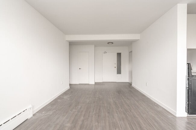 Building Photo - 5 Mallory Gardens