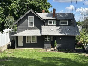 Building Photo - 514 E 10th Ave
