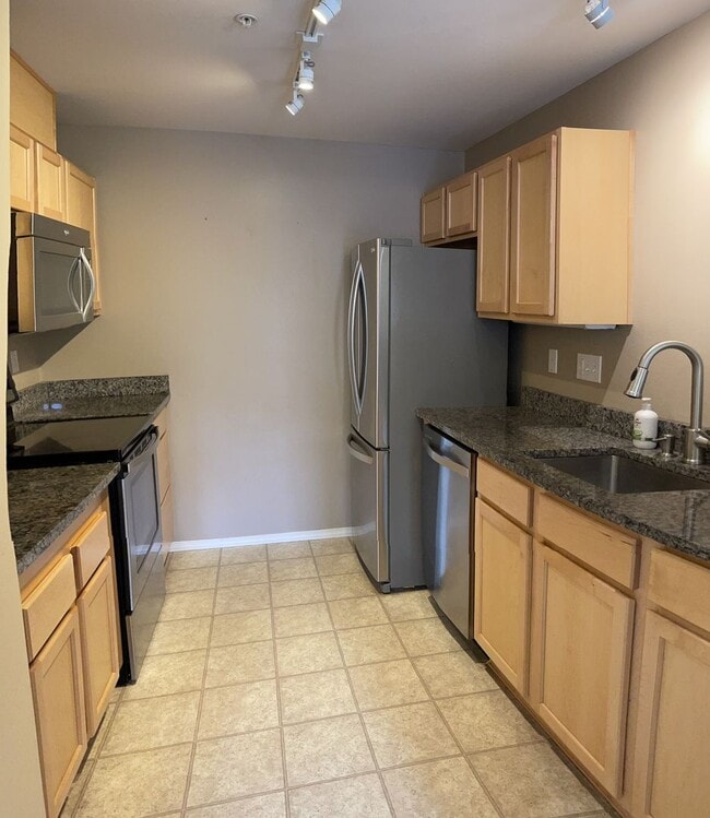 Building Photo - Cozy Condo In Auburn