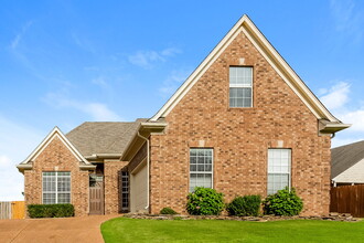 Building Photo - 610 Classic Dr N