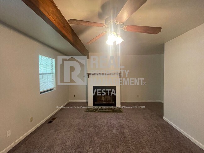Building Photo - Updated Three Bedroom Duplex in Bonaire