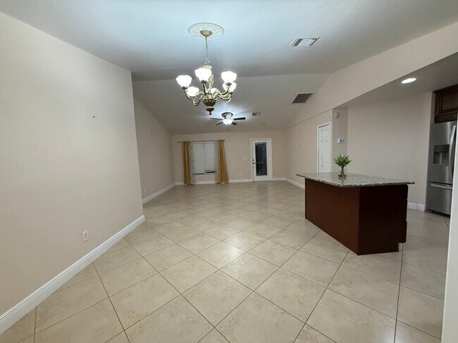 Foto del edificio - 711 SW 36th St