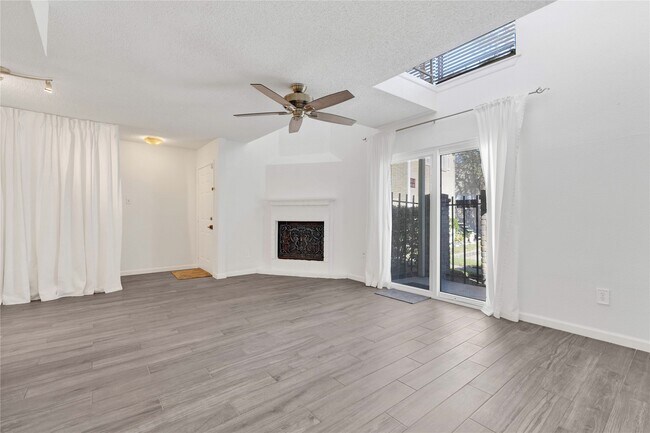 Building Photo - 2800 Jeanetta St