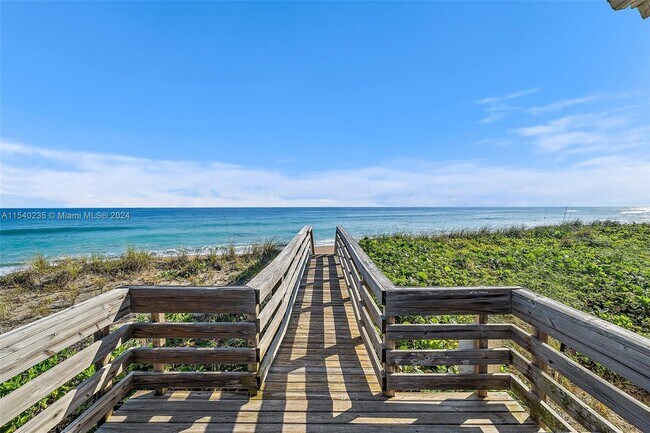 Foto del edificio - 245 NE MacArthur Blvd