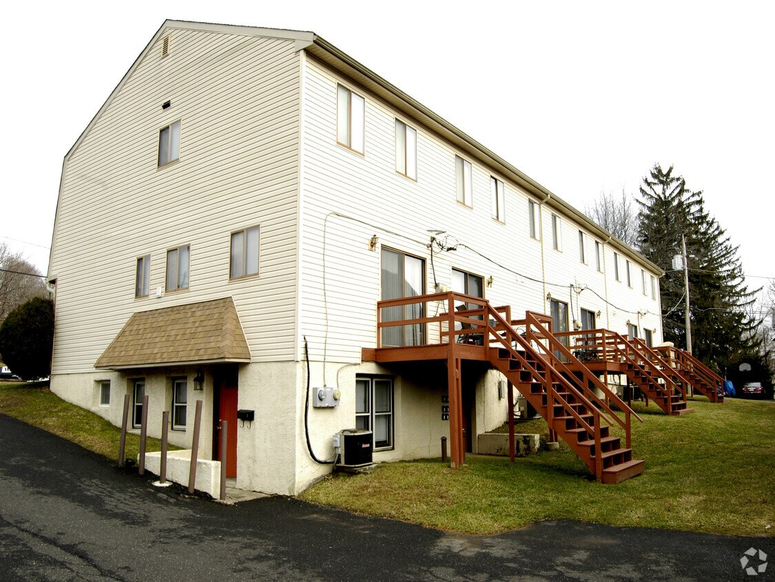Building Photo - 2528 Jenkintown Rd