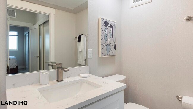 Foto del edificio - 2720 S Federal Blvd