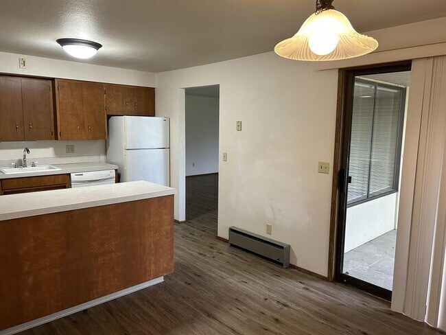 Building Photo - 405 La Villa Dr