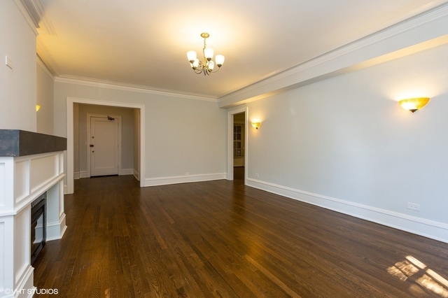 Building Photo - 2600 N Lakeview Ave